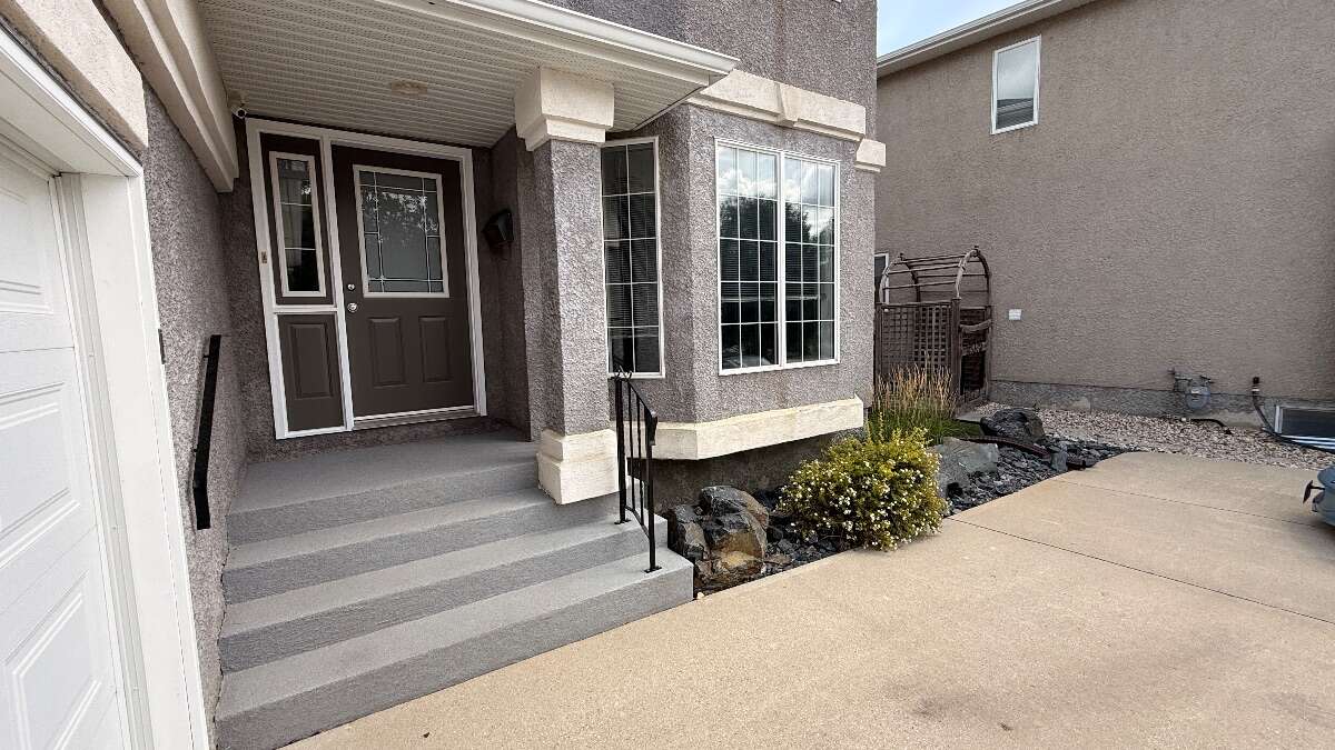 Winnipeg’s Sought-after Whyteridge Neighbourhood!