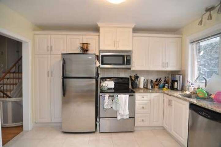 Detached home right on Subway