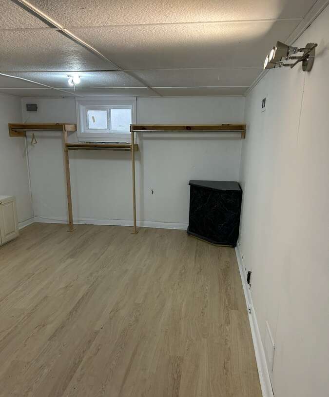 Detached home right on Subway