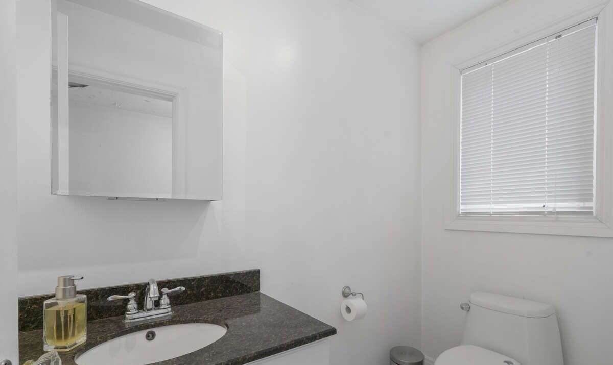 Detached home right on Subway