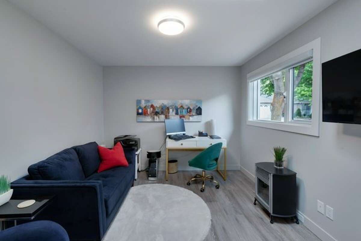 Den/Office Space ~ Large Window ~ Sky Light