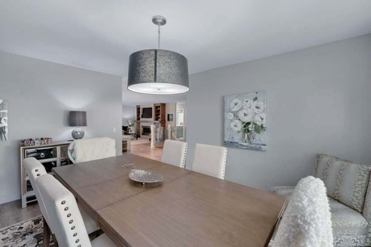 Large Formal Dining Room ~ Feature With Wall