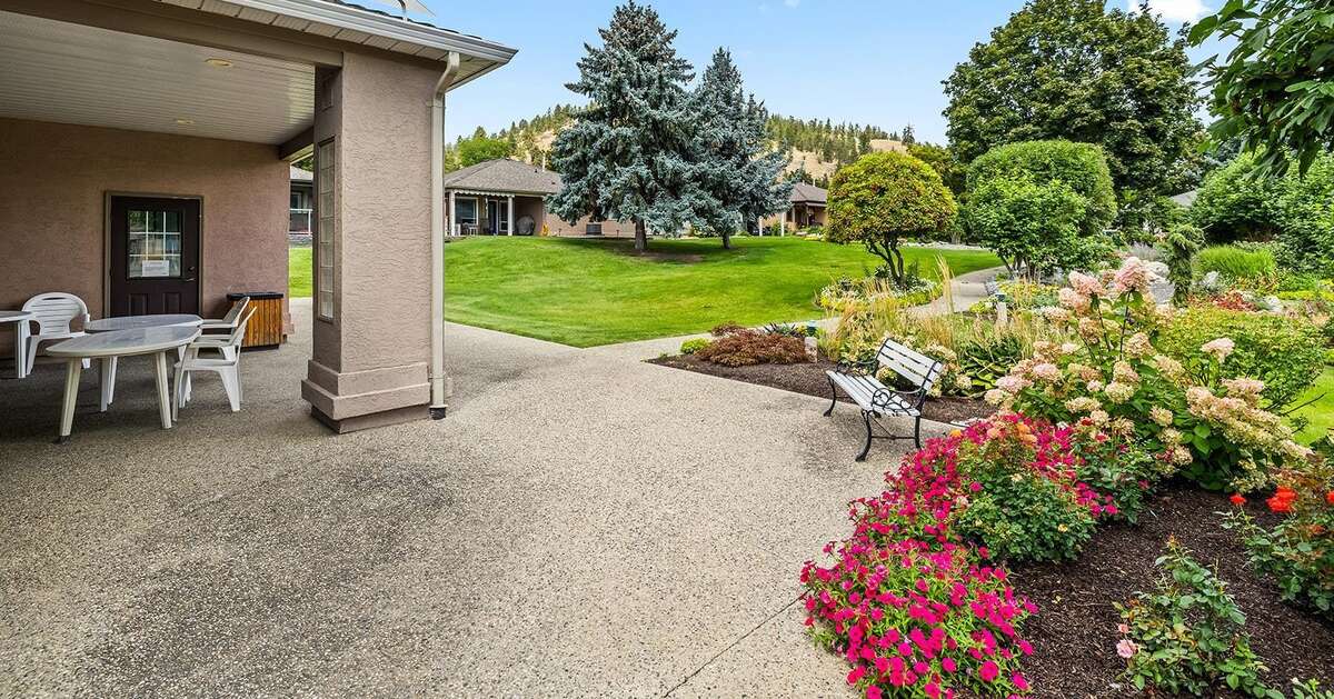 Huge Laundry Room ~ Tones of Storage and Cabinets