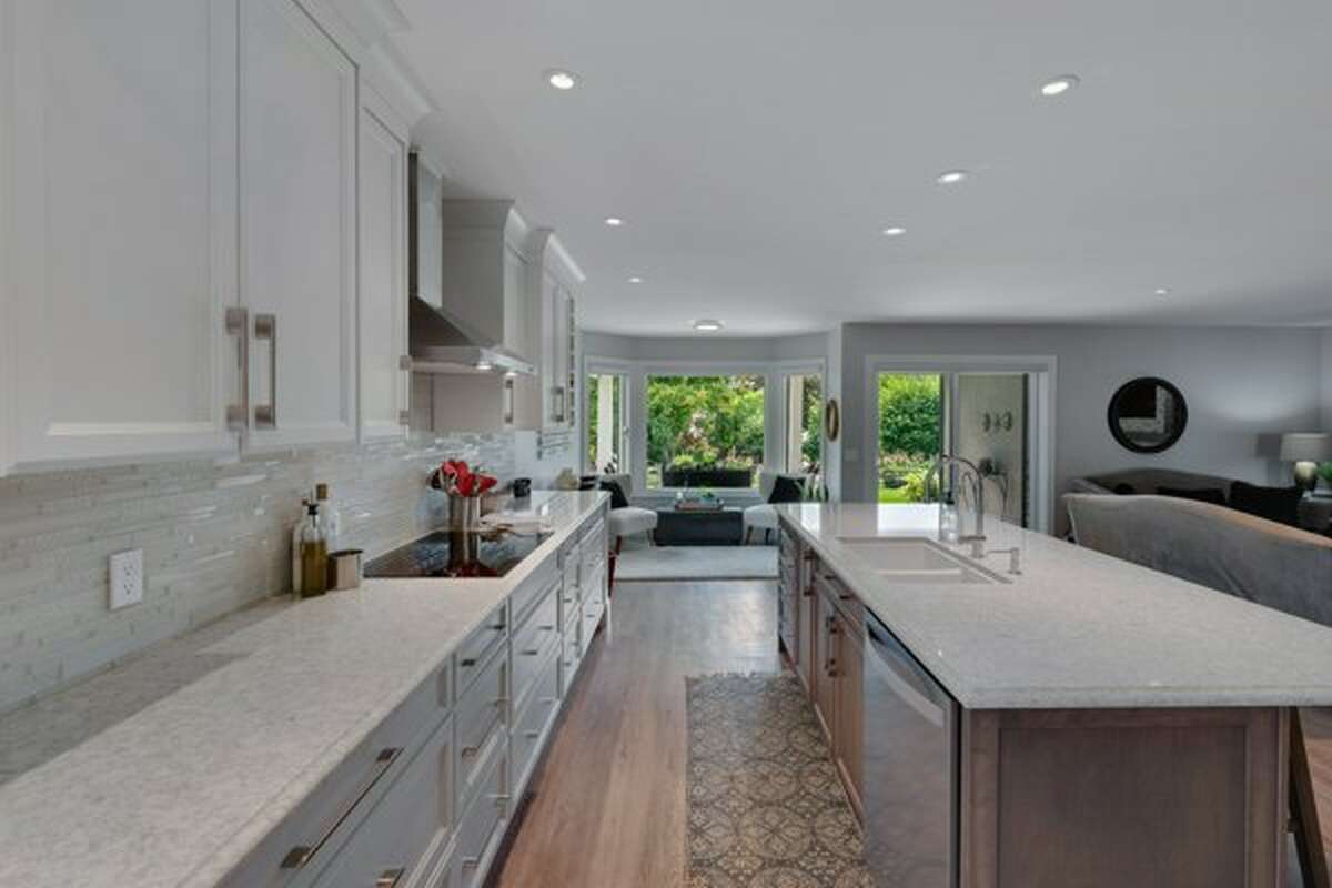 B/I Induction Cooktop ~ Loads of Pot Drawers