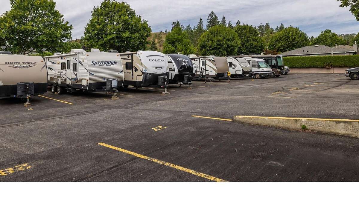Huge Laundry Room ~ Tones of Storage and Cabinets