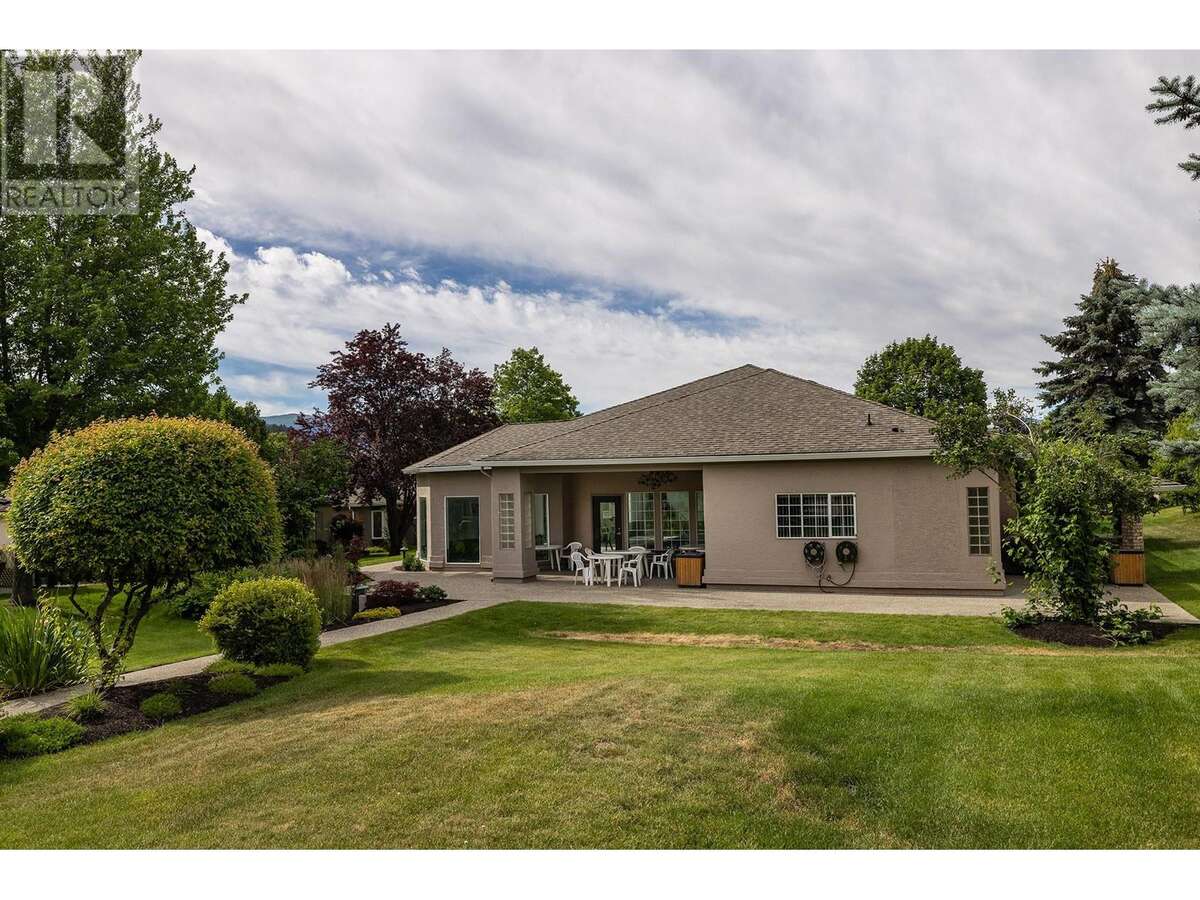 Huge Laundry Room ~ Tones of Storage and Cabinets