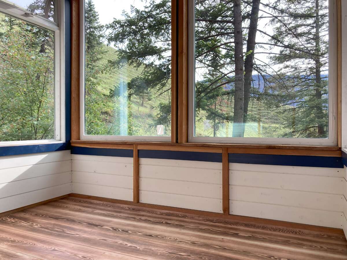 Guest cabin interior.