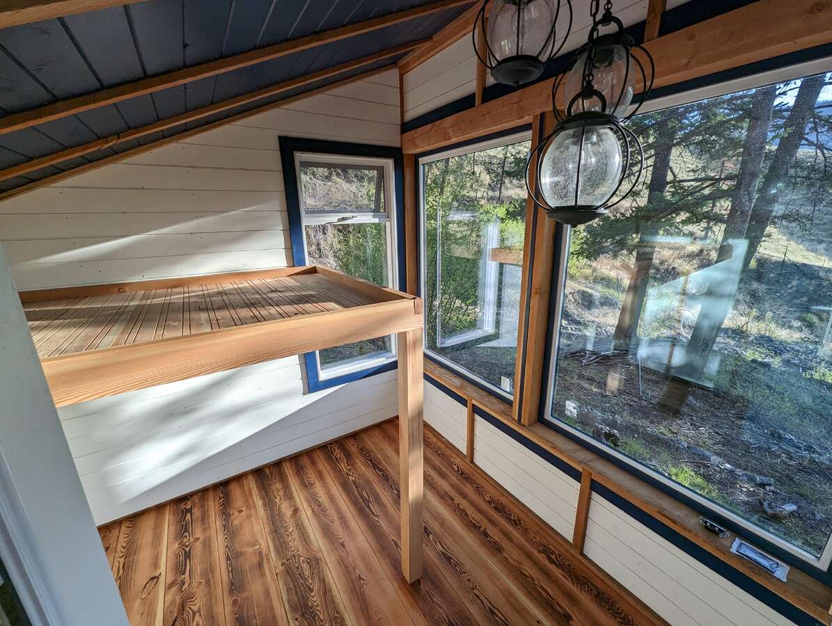 Guest cabin interior.