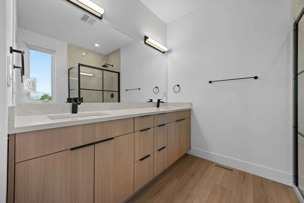 Rare New Fourplex w. In-Law Suite