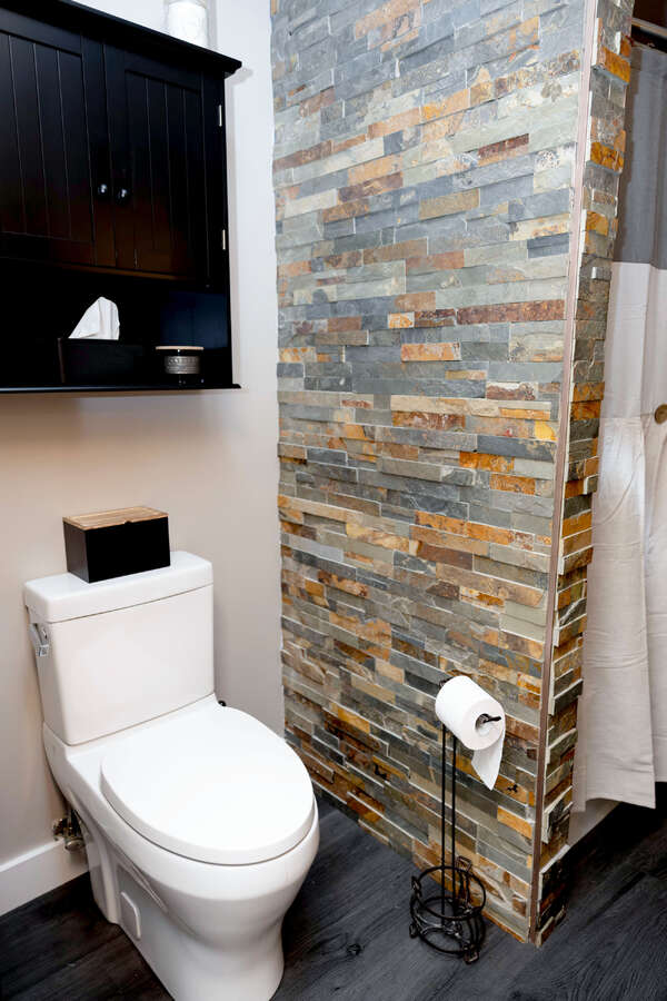 Main 4 piece bath newly renovated.