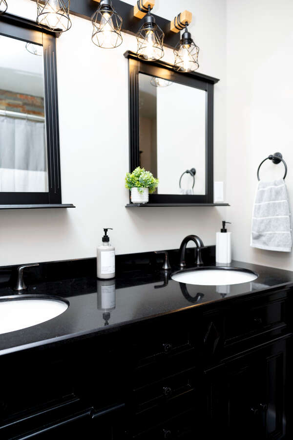 Main 4 piece bath newly renovated.