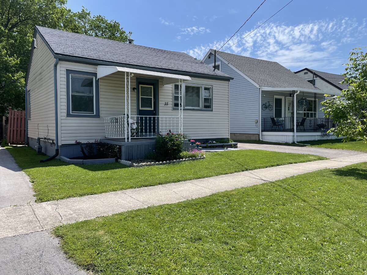 Cute, cozy, and move-in ready!