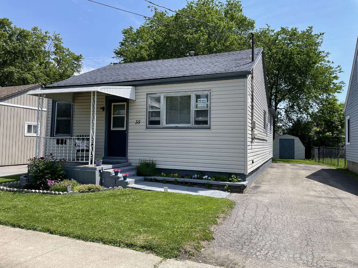 Cute, cozy, and move-in ready!