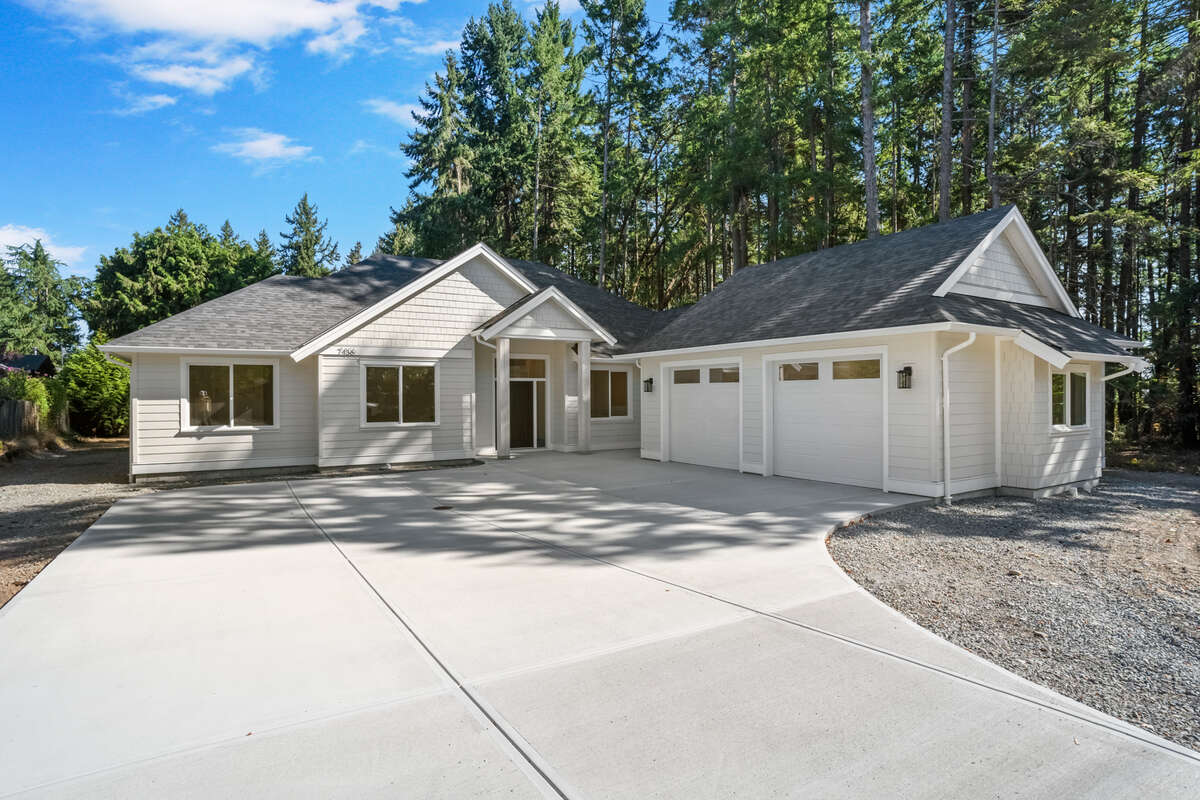 House For Sale Lantzville, BC