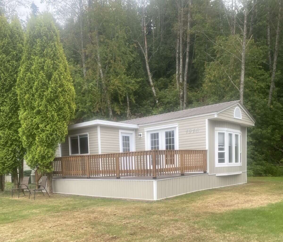  Three bedroom mobile home for sale in Thornhill