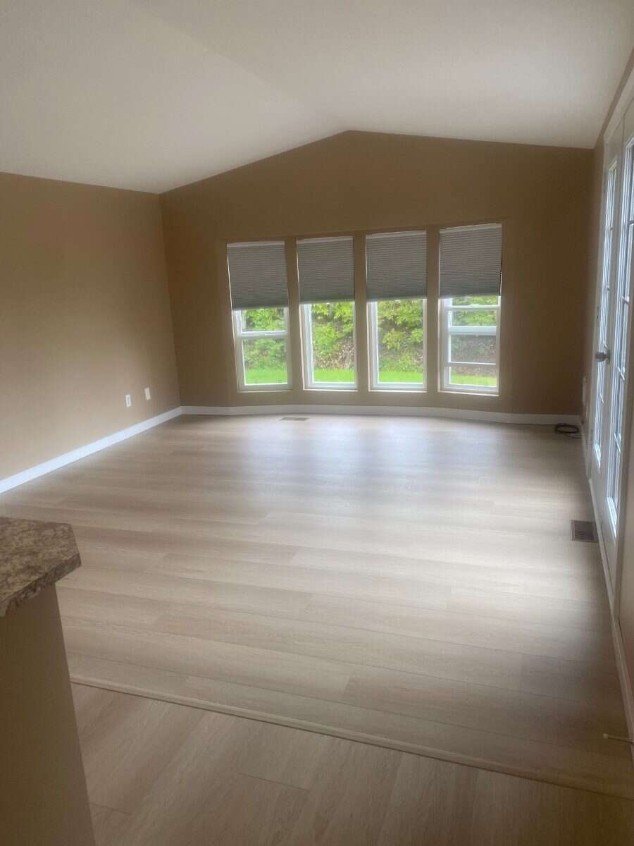  Three bedroom mobile home for sale in Thornhill