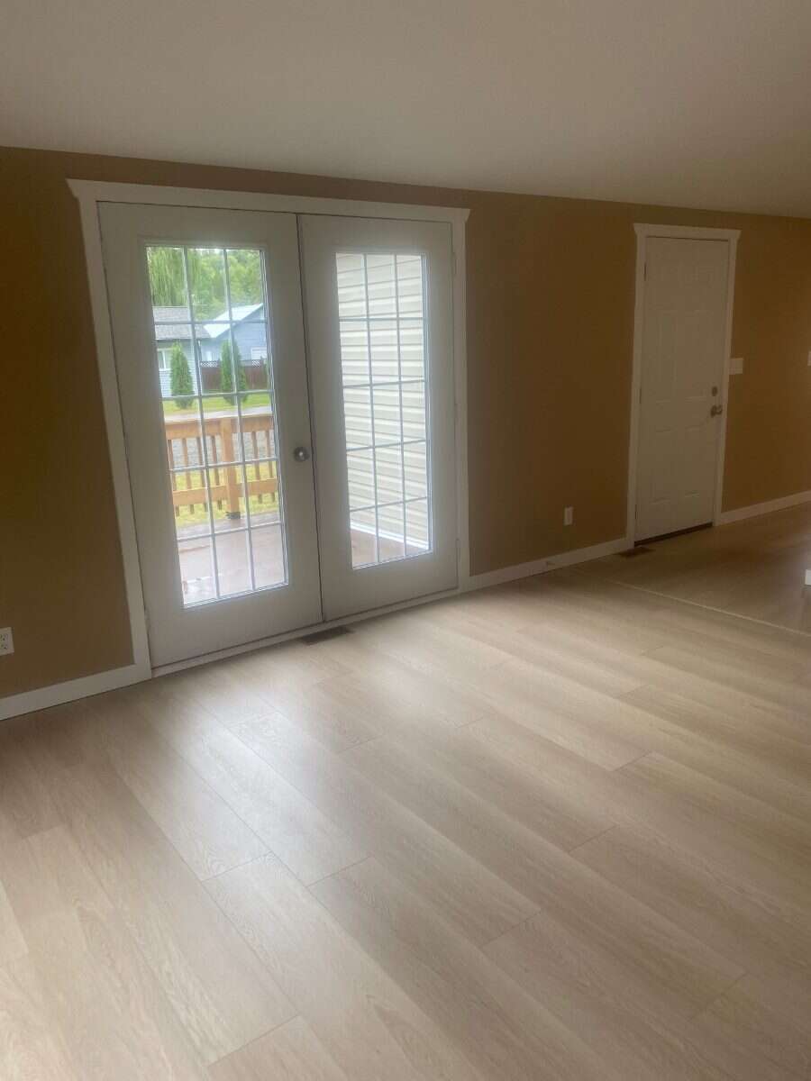  Three bedroom mobile home for sale in Thornhill