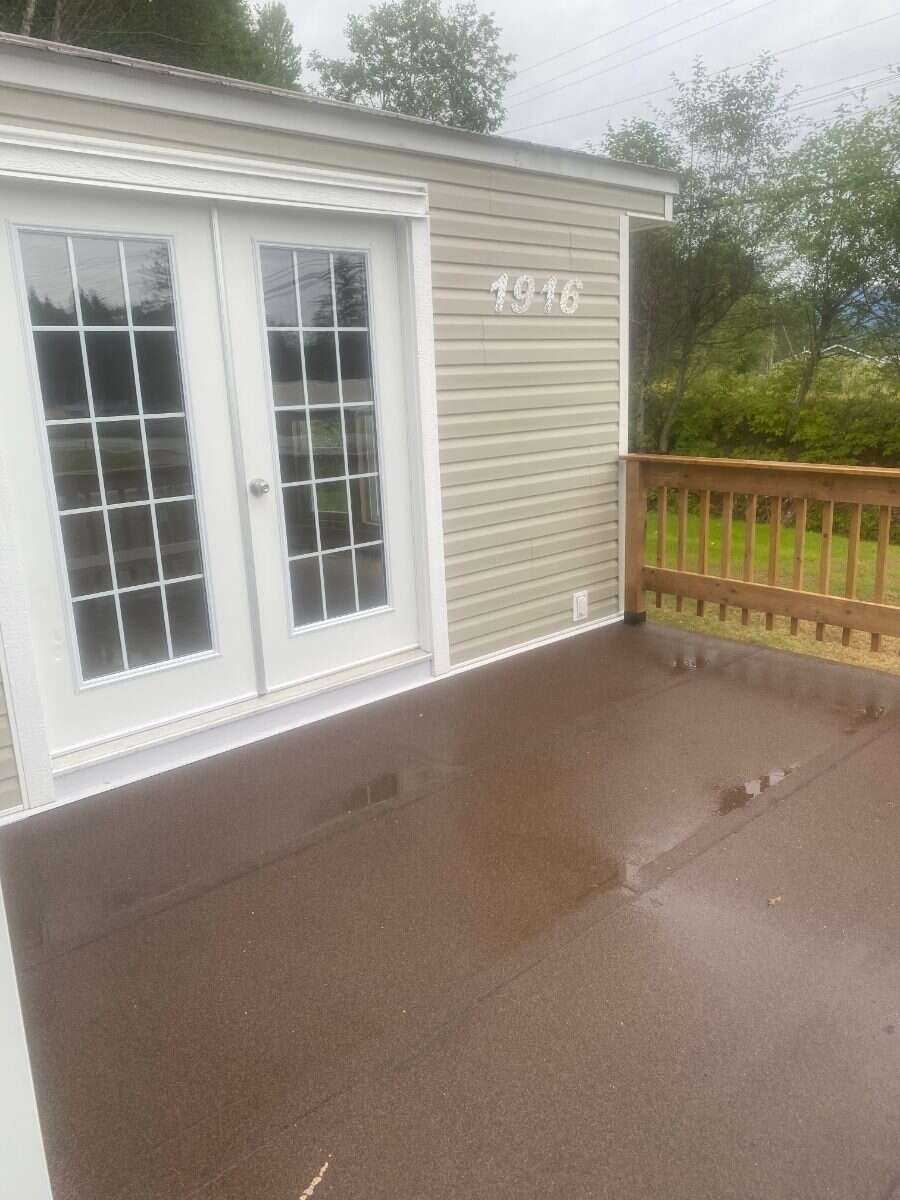  Three bedroom mobile home for sale in Thornhill