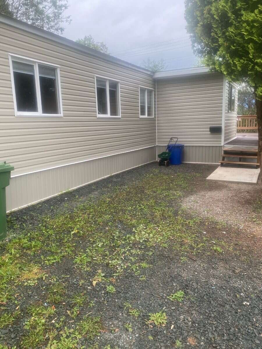  Three bedroom mobile home for sale in Thornhill