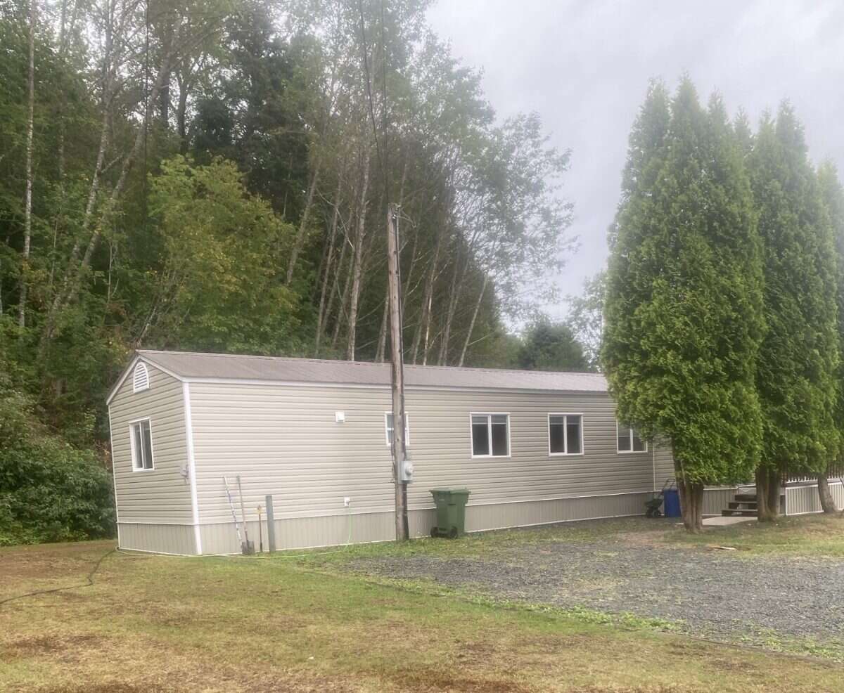  Three bedroom mobile home for sale in Thornhill