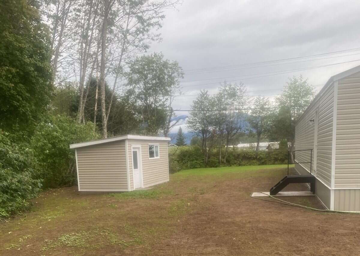  Three bedroom mobile home for sale in Thornhill