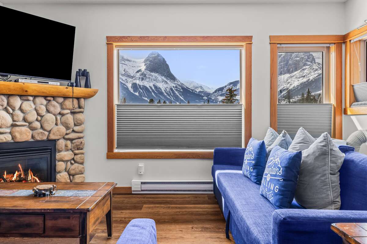 300 1140 Railway Avenue