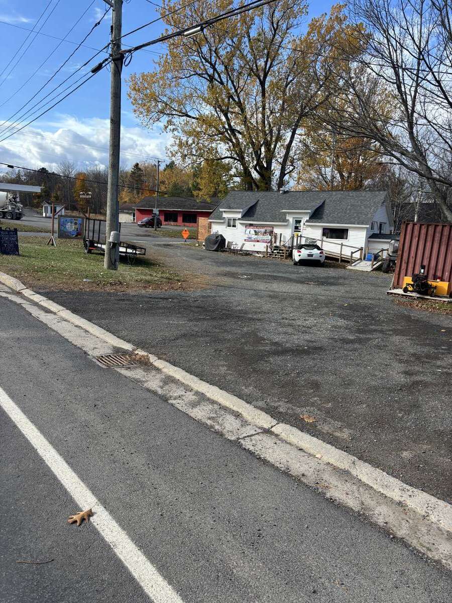 Side view Hey 10/ Pleasant Dr, Minto