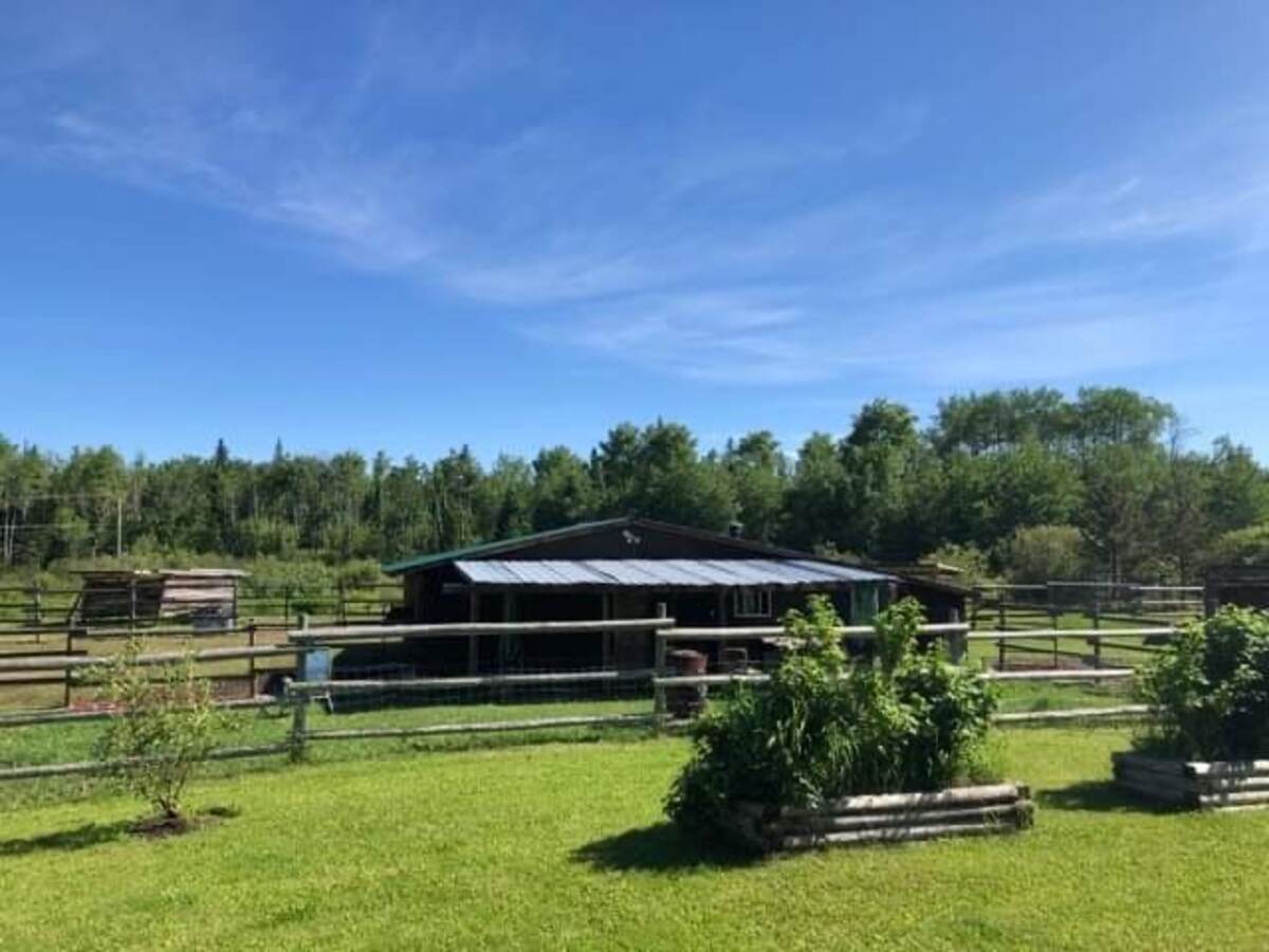 I can store 400 square bales covered on this property