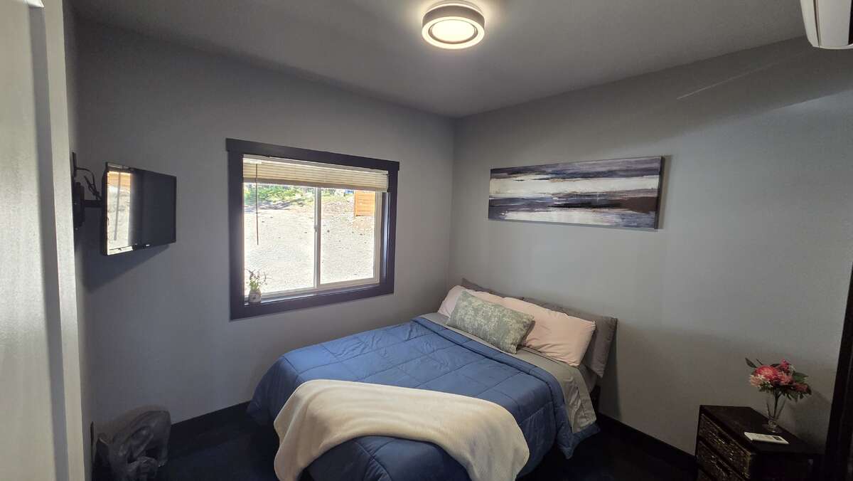 Okanagan Lakeview Modern Home Solar, Shop, Private