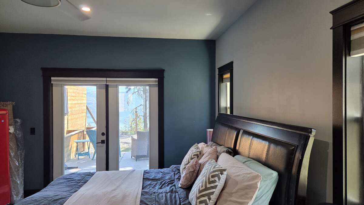 Okanagan Lakeview Modern Home Solar, Shop, Private