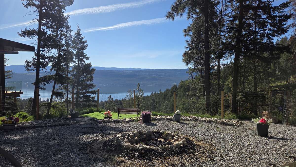 Okanagan Lakeview Modern Home Solar, Shop, Private