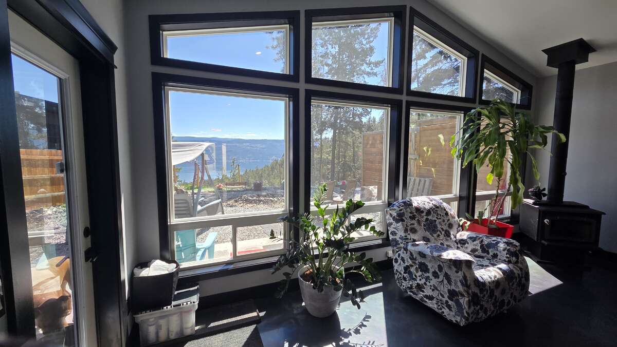 Okanagan Lakeview Modern Home Solar, Shop, Private