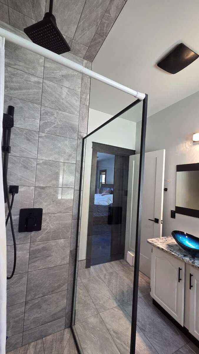 Okanagan Lakeview Modern Home Solar, Shop, Private