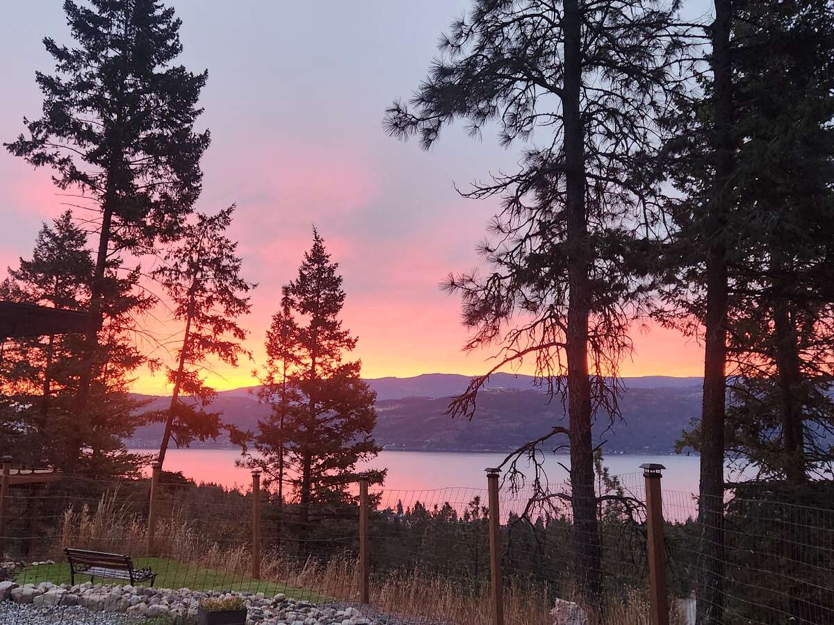 Okanagan Lakeview Modern Home Solar, Shop, Private