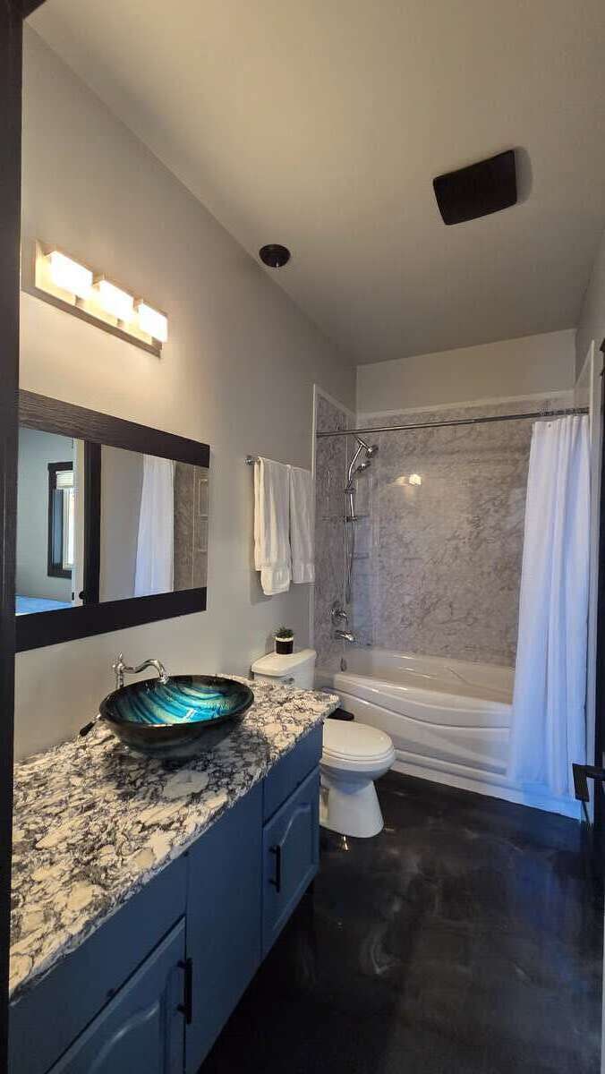 Okanagan Lakeview Modern Home Solar, Shop, Private