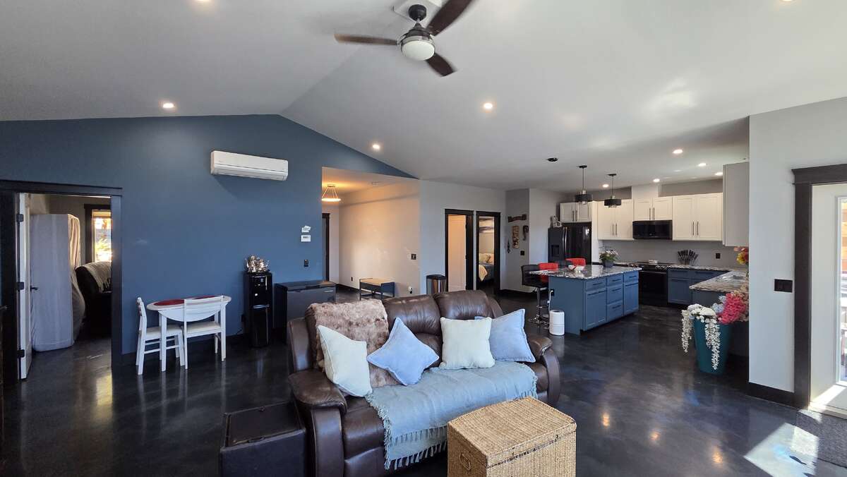 Okanagan Lakeview Modern Home Solar, Shop, Private