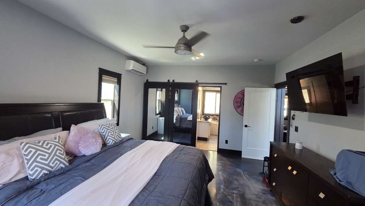 Okanagan Lakeview Modern Home Solar, Shop, Private
