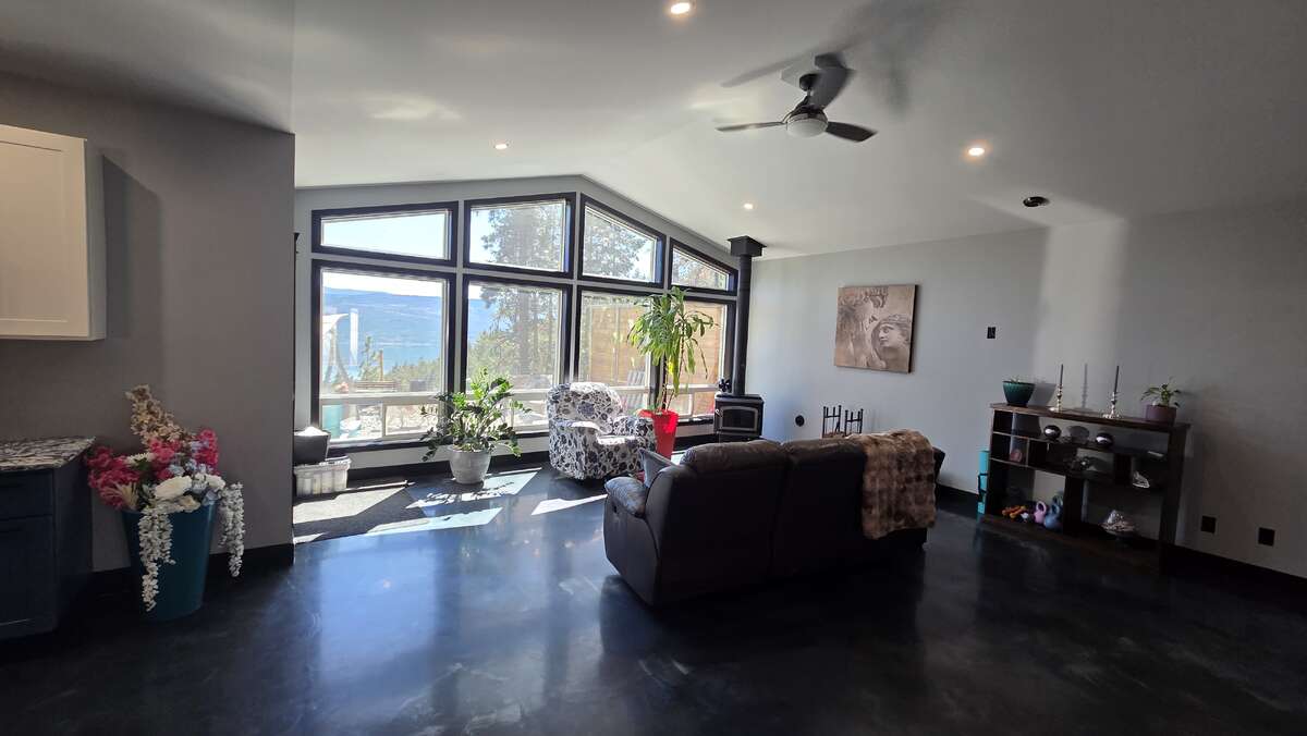 Okanagan Lakeview Modern Home Solar, Shop, Private
