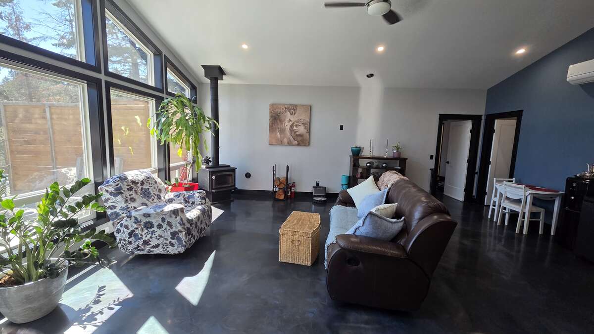Okanagan Lakeview Modern Home Solar, Shop, Private