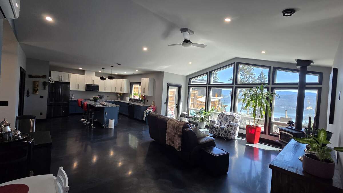 Okanagan Lakeview Modern Home Solar, Shop, Private