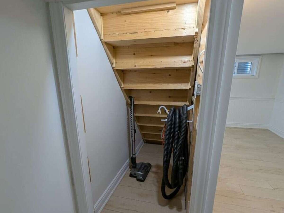 Detached 1.5 Storey Home for Rent