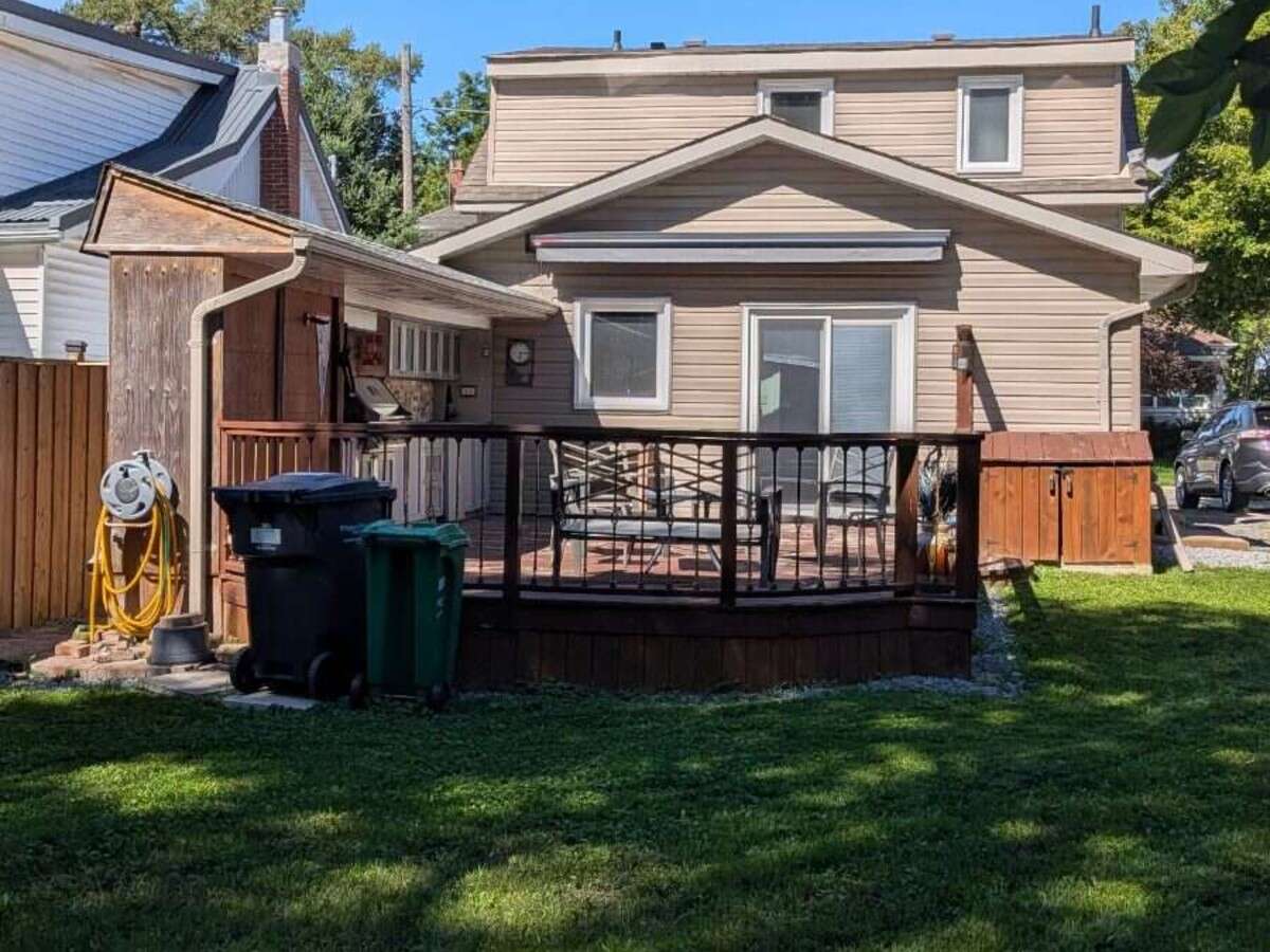 Detached 1.5 Storey Home for Rent