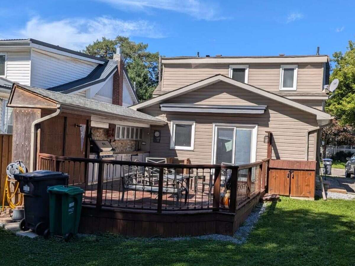 Detached 1.5 Storey Home for Rent