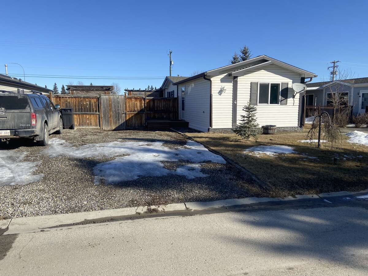 Mobile Home / Modular Home For Sale in Sundre, AB - 3 bed, 2 bath