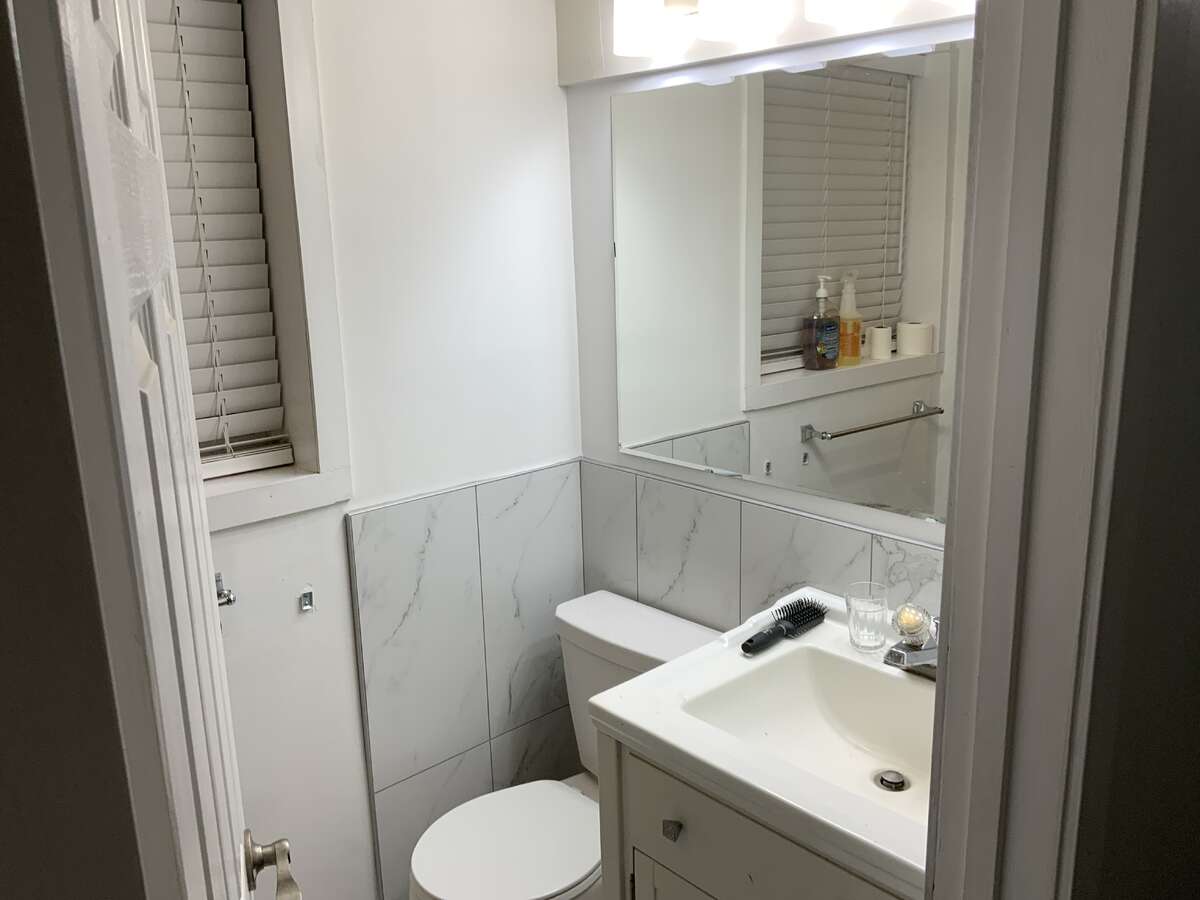 Lower floor bathroom