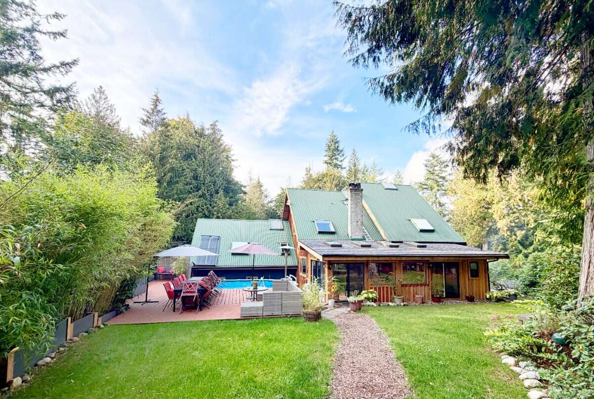Private 4.3 Acre Forest Home with Studio & Cabins