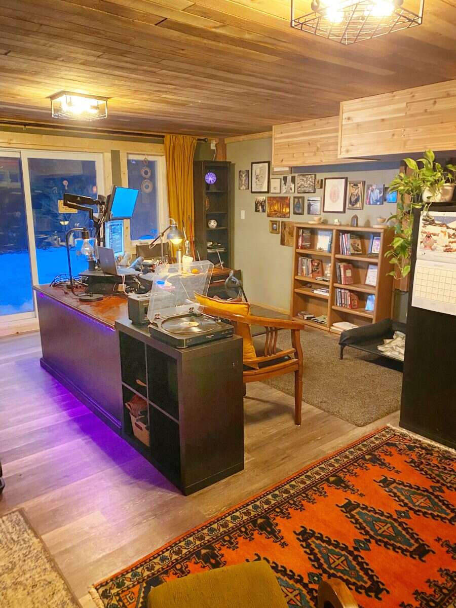 Private 4.3 Acre Forest Home with Studio & Cabins