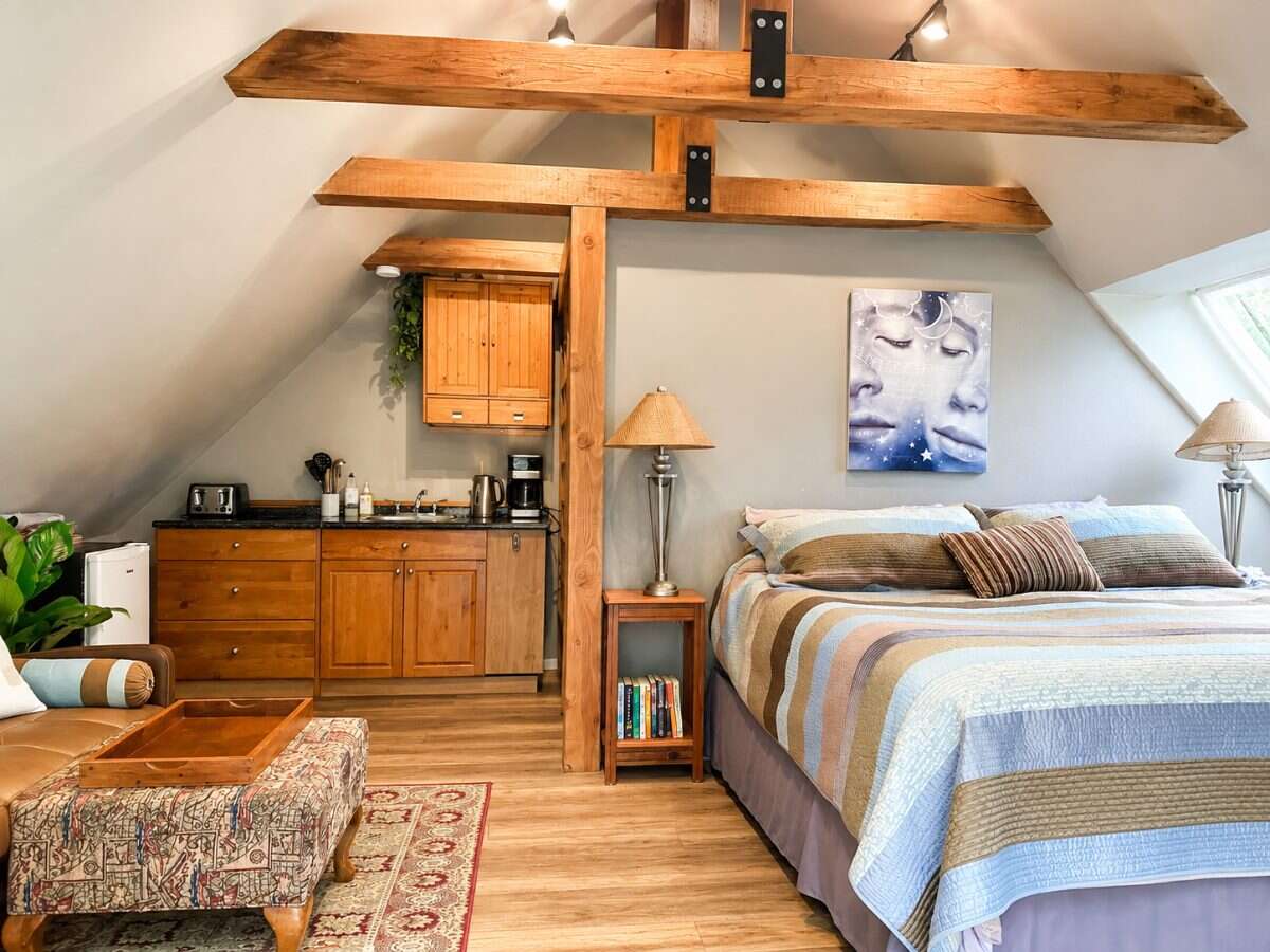 Private 4.3 Acre Forest Home with Studio & Cabins