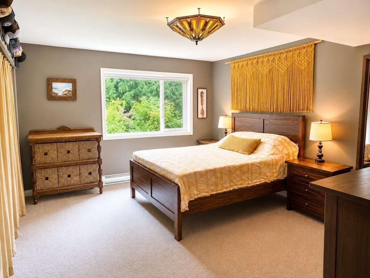 Private 4.3 Acre Forest Home with Studio & Cabins