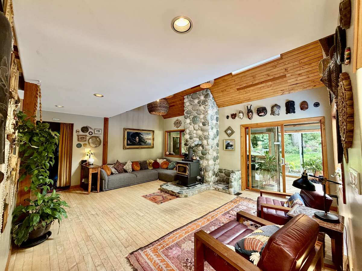 Spacious Living Room with WETT Certified Stove